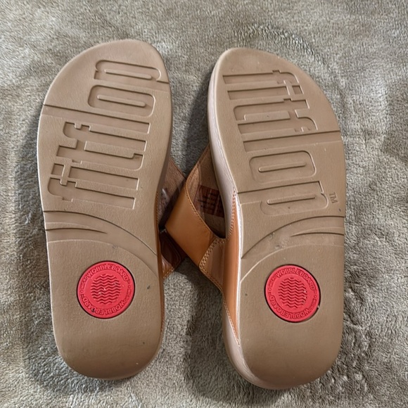 FitFlop Woman’s Lulu Tan Leather Flip Flop Sandals - Picture 7 of 11